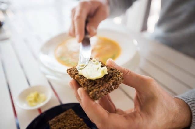 Cuál es la diferencia entre mantequilla y margarina Qué es más útil