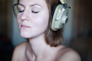 escuchar música para reducir la tensión arterial