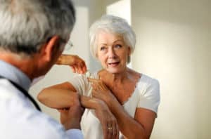 los reumatólogos tratan la artritis