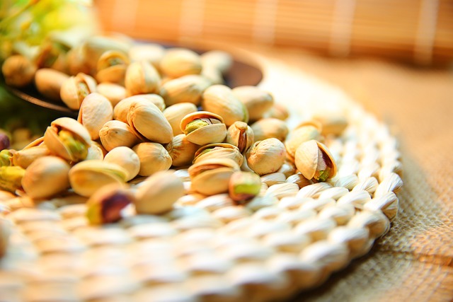 Tostar pistachos con cáscara en casa