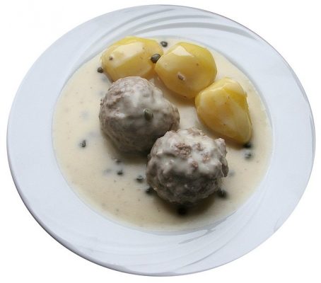 Albóndigas con pan rallado y huevo