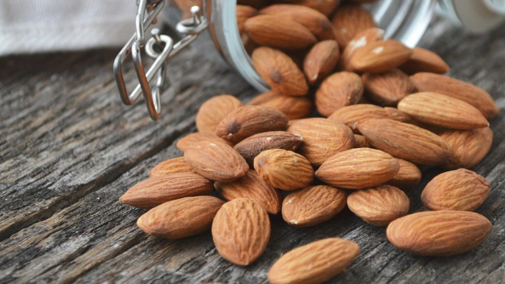 Tostar almendras saladas