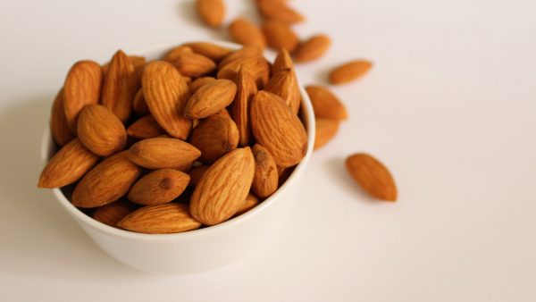 Como quitar la cascara a las almendras